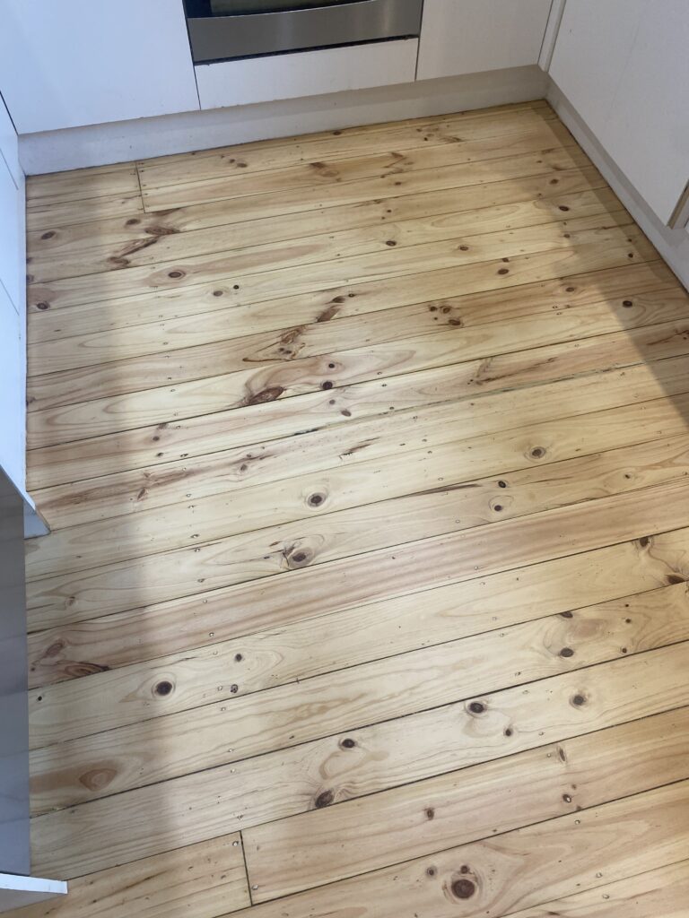 floorboard sanding and polishing